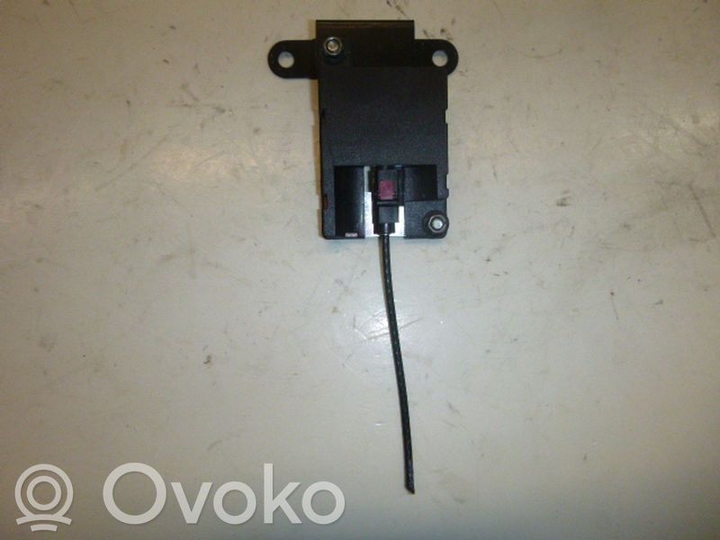 BMW 7 E65 E66 Antenos stiprintuvas 