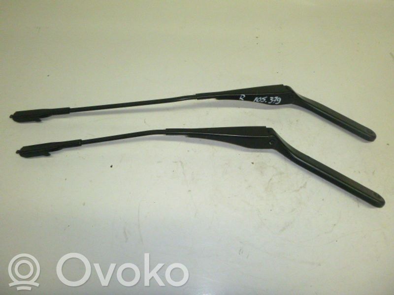 BMW 1 E82 E88 Front wiper blade arm 