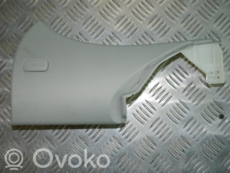 C-pilarin verhoilu   8T8867246A,8T8867246A