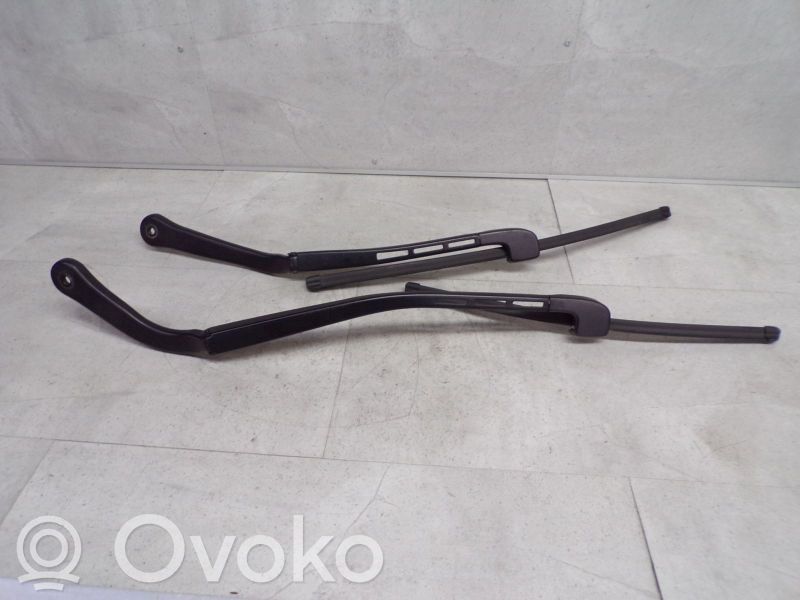 BMW 3 E90 E91 Front wiper blade arm 