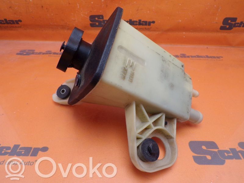 Ohjaustehostimen nestesäiliö   4R833R700AC,4R833R700AC