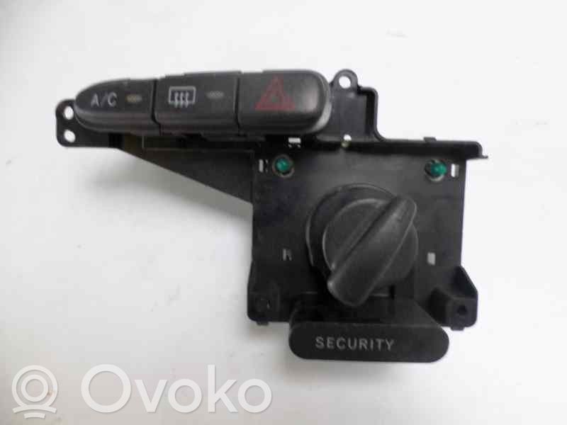 Toyota Yaris Interruttore luci di emergenza