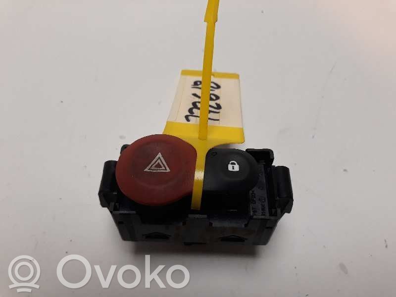 Botón interruptor de luz de peligro   8200214896