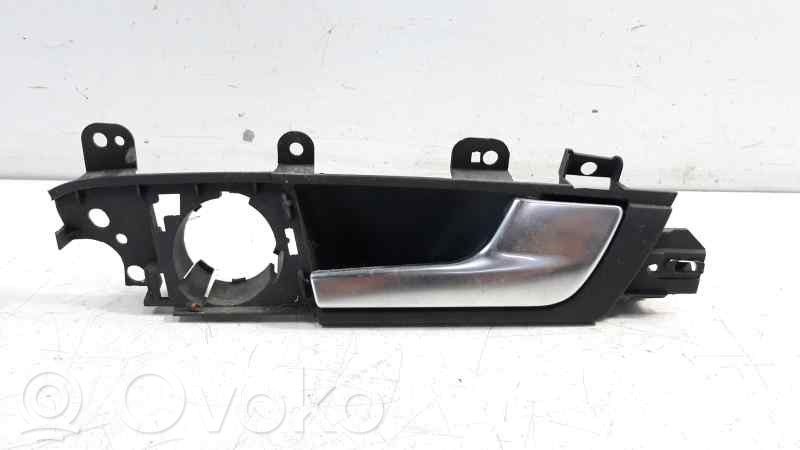 Manecilla interna puerta trasera   8P4839020D
