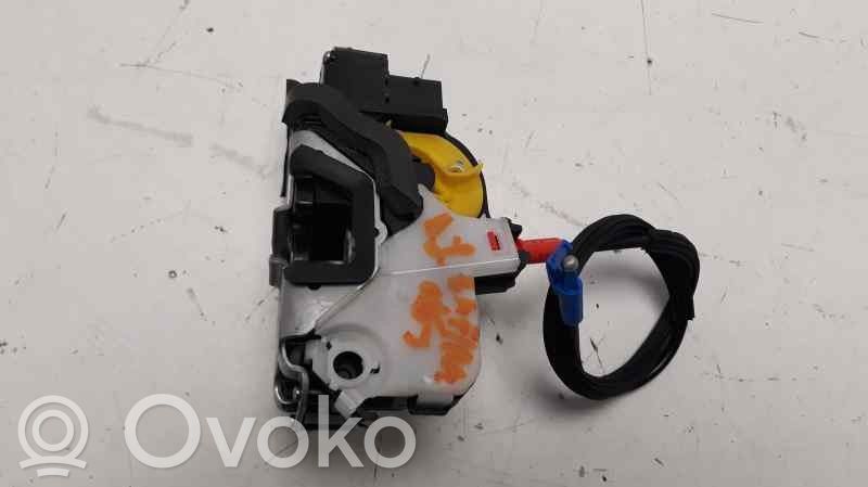 Opel Zafira B Zamek drzwi przednich 