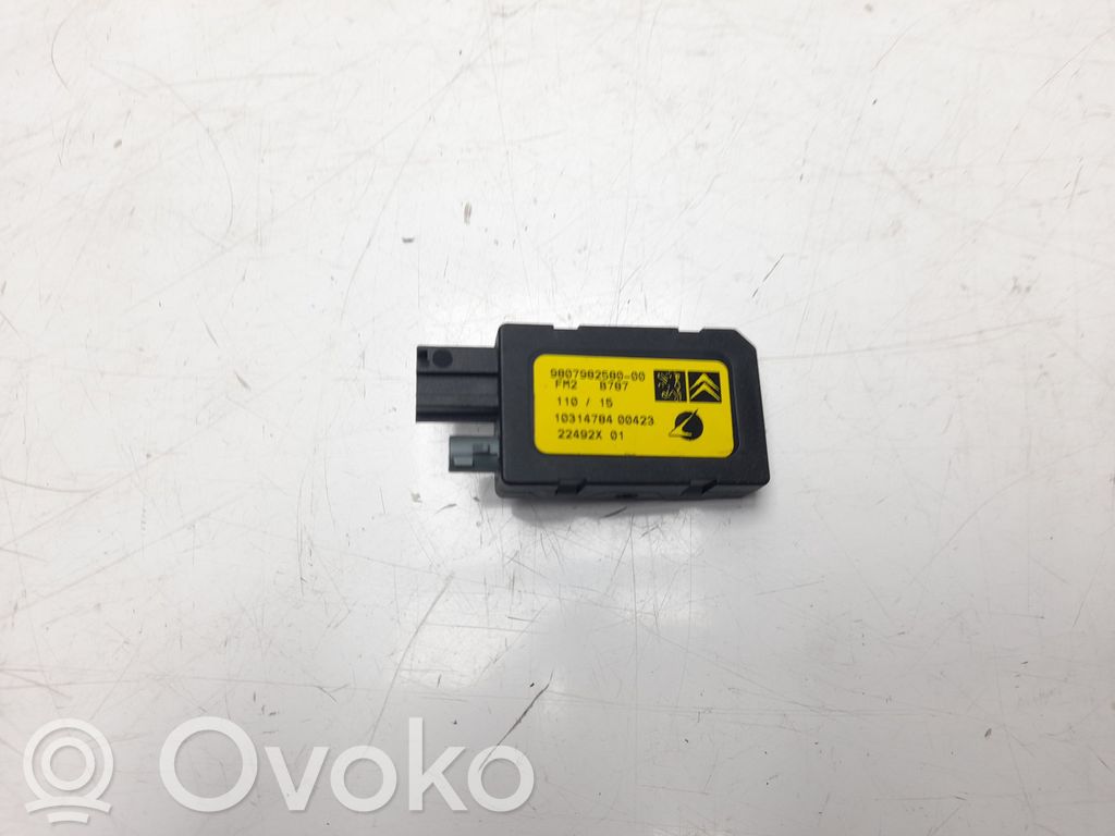 Citroen C4 Grand Picasso Radion antenni 