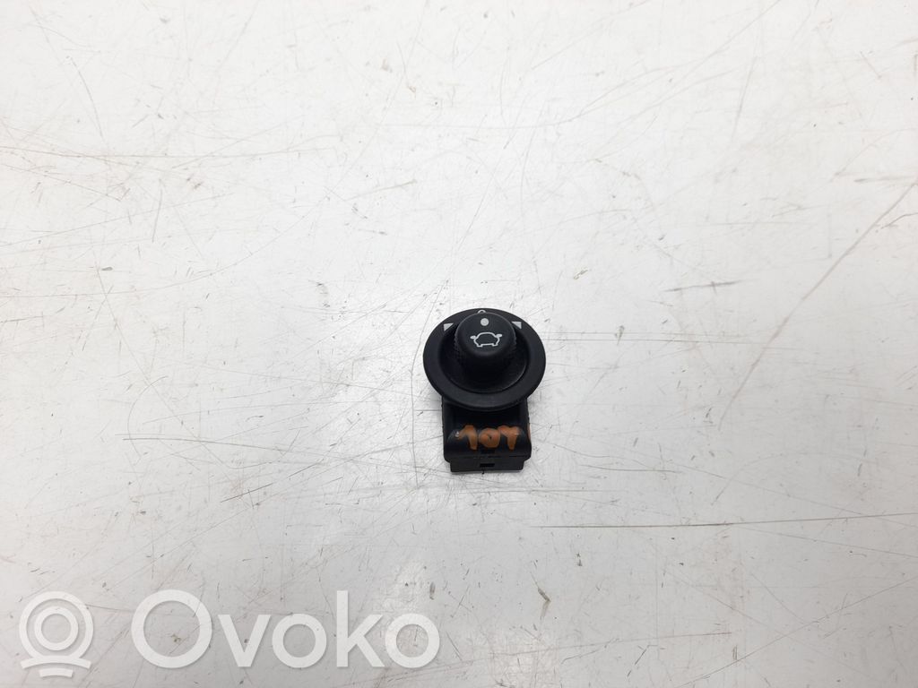 Wing mirror switch   93BG17B676BA