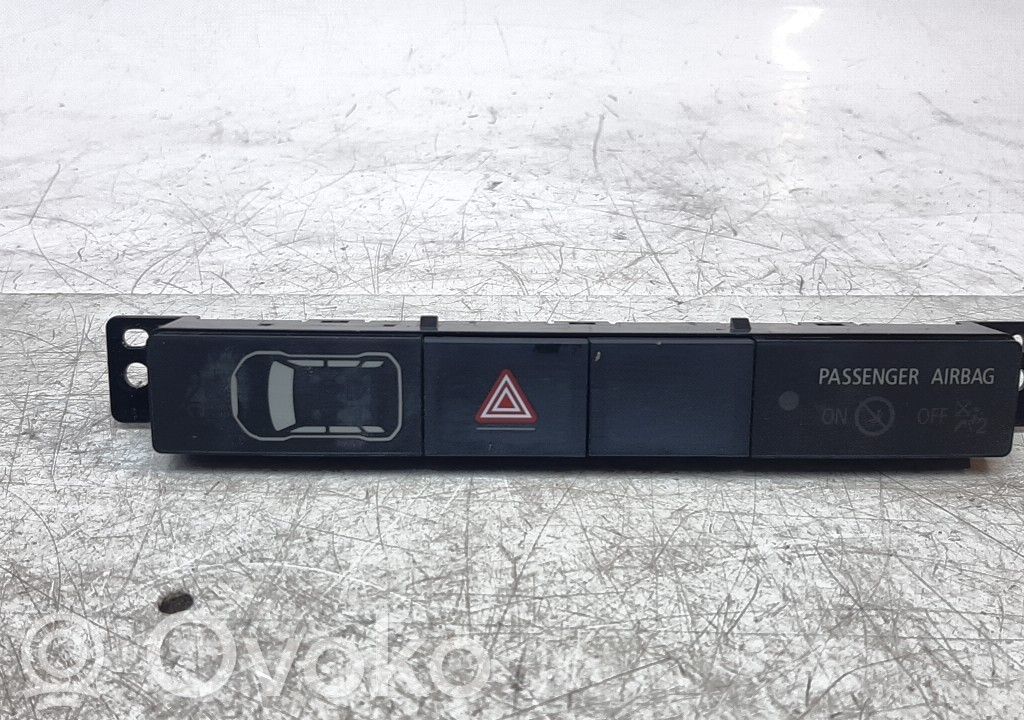 Mitsubishi L300, Cosmos Botón interruptor de luz de peligro 