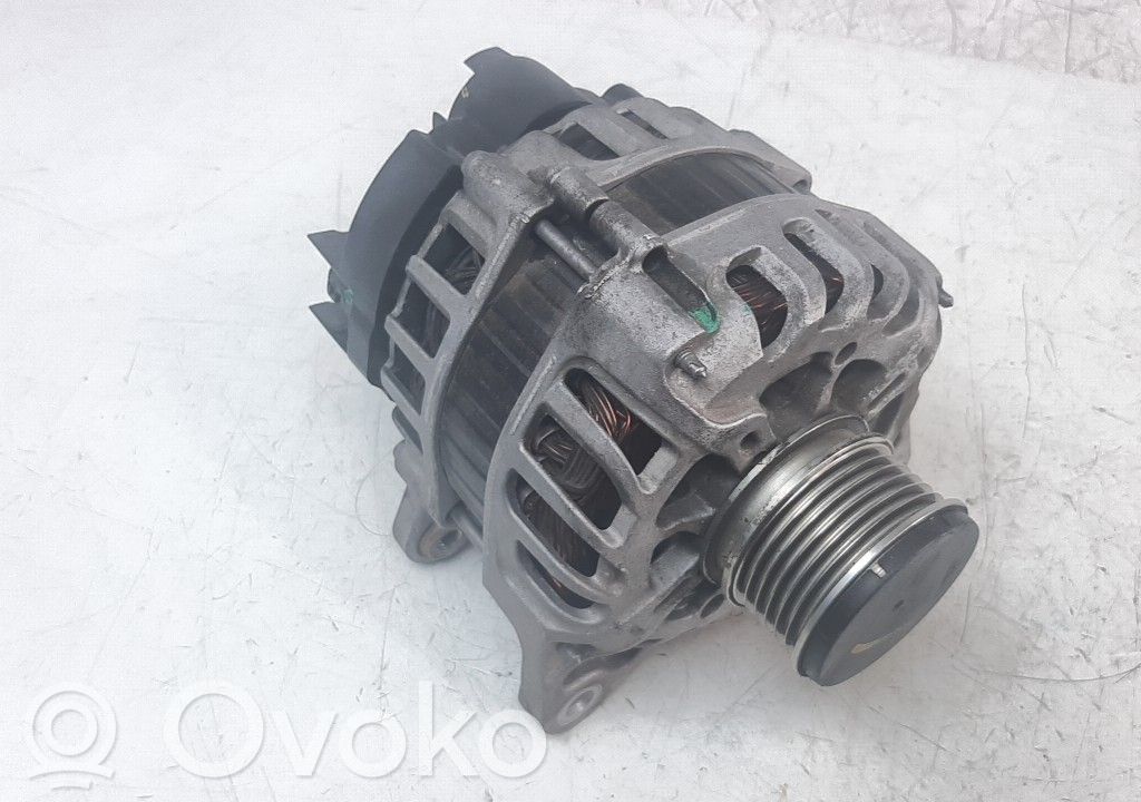 Renault Clio IV Generatore/alternatore 