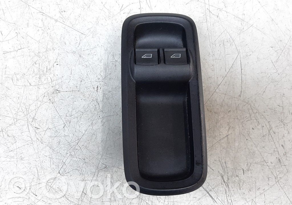 Electric window control switch   8A6T14A132EC