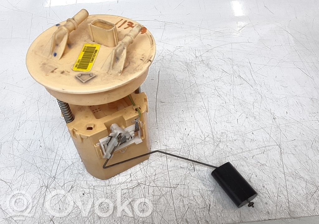 Bomba interna de combustible   8V519275
