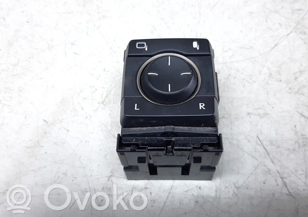 Lexus UX Wing mirror switch 
