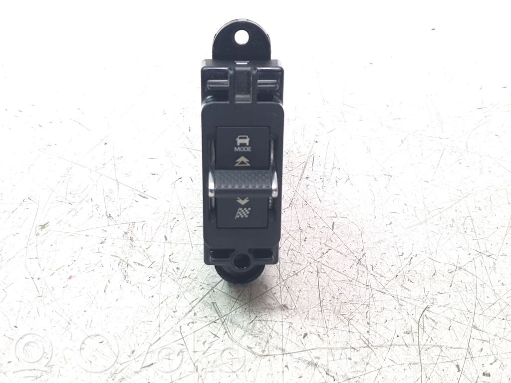 Interrupteur / bouton multifonctionnel   J9C314B596AB