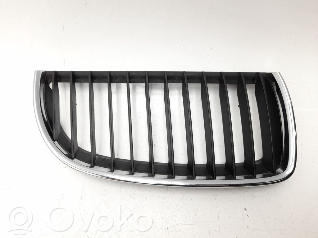 Grille de calandre avant   51137120008