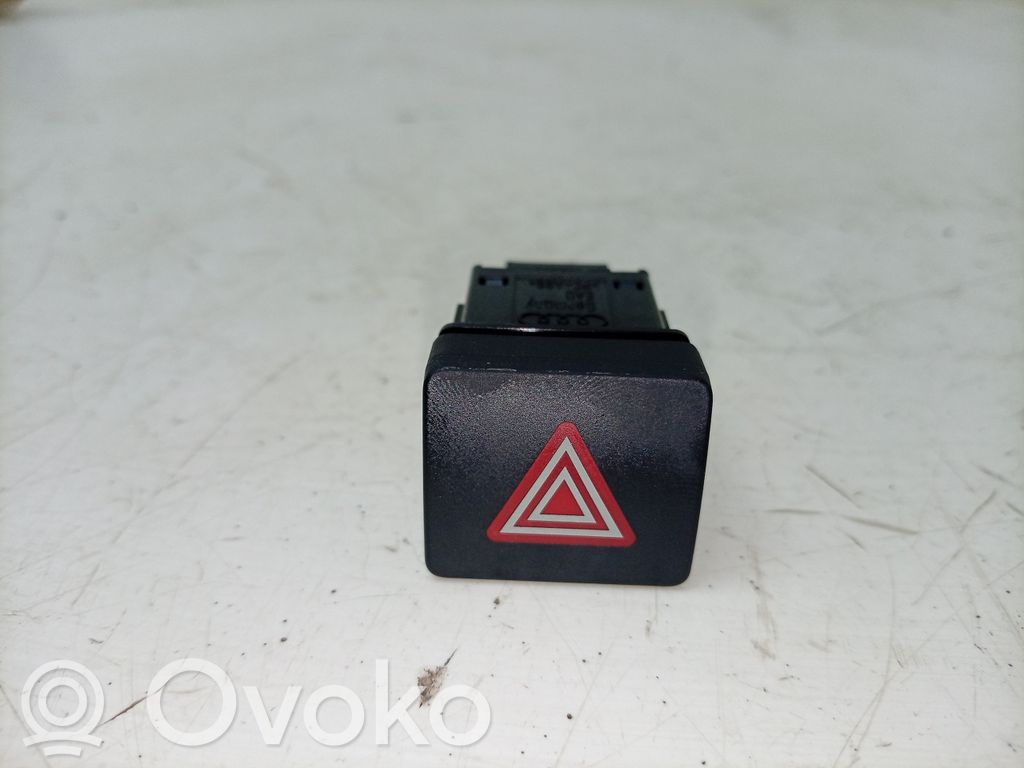Audi A4 S4 B9 8W Hätävilkkujen kytkin 