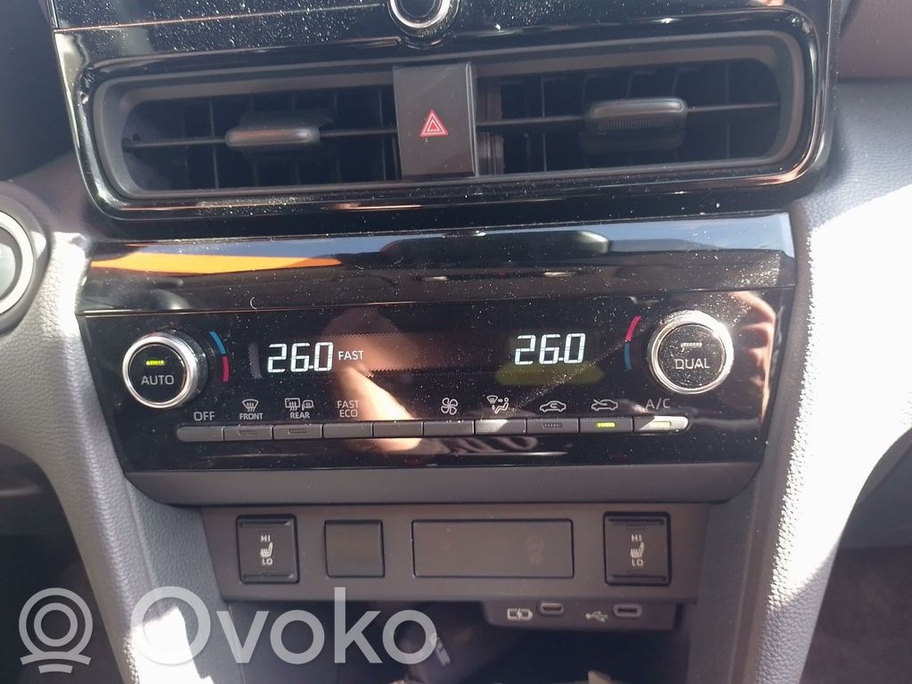 Toyota Yaris XP210 Climate control unit 