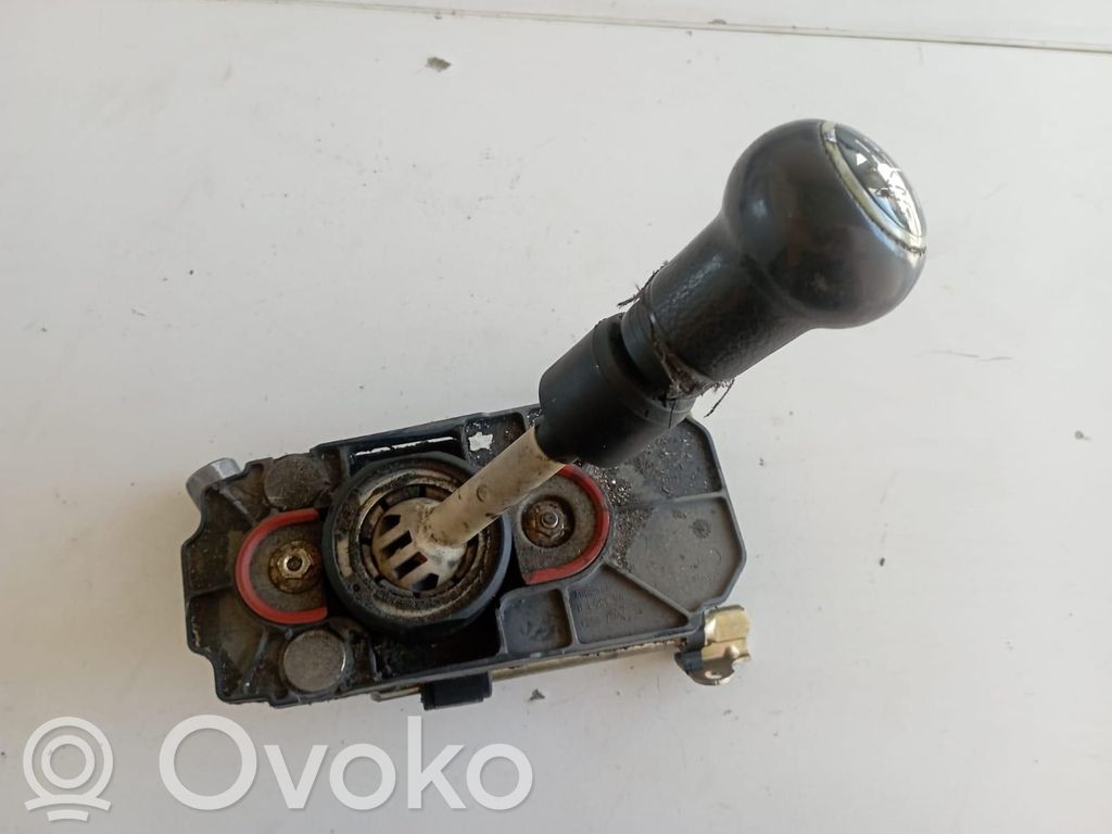 Volkswagen PASSAT B5 Lewarek zmiany biegów / górny 