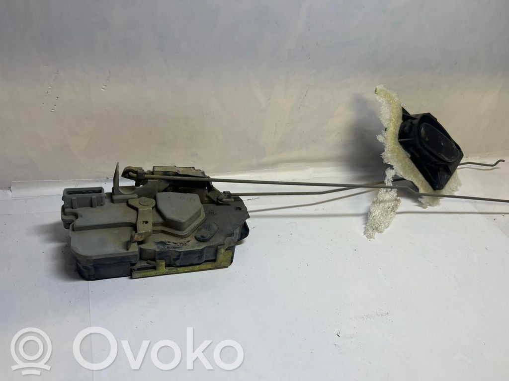 Peugeot 206 Zamek drzwi tylnych 