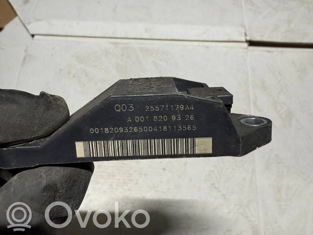 Mercedes-Benz E W211 Czujnik uderzenia Airbag 