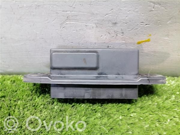 Loading door exterior handle