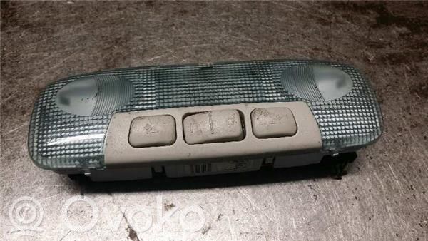 Luz del asiento delantero   8A6A13K767AB