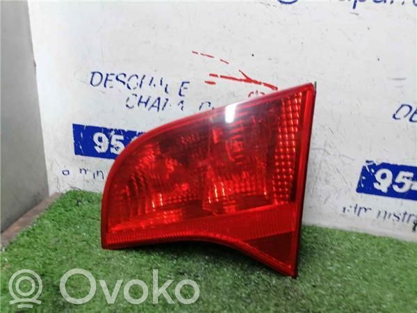 Audi A4 S4 B5 8D Takavalon polttimo 
