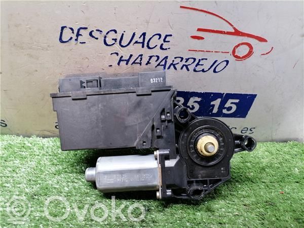 Audi A4 S4 B5 8D Silnik szyby / okna karoseryjnego 