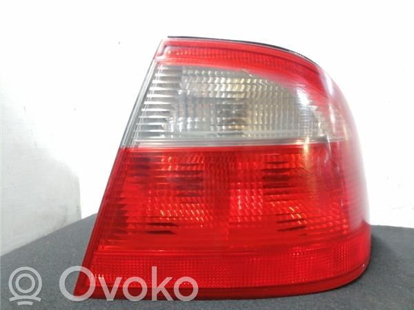 Lámpara de faros/luces traseros