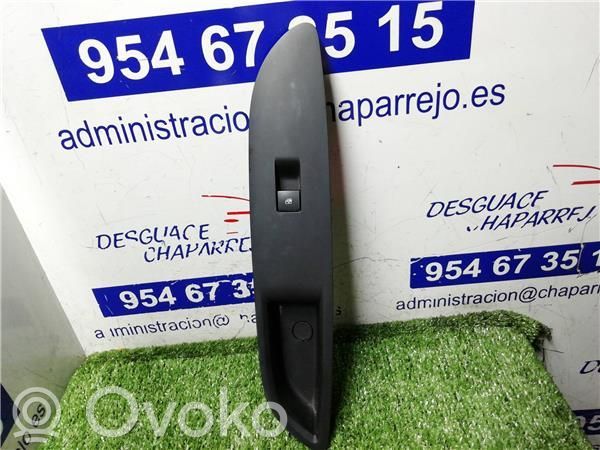 Opel Mokka Electric window control switch 
