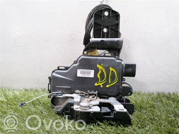 Volkswagen PASSAT B5 Serratura portiera anteriore 