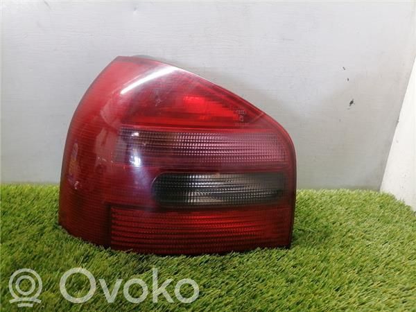 Lámpara de faros/luces traseros