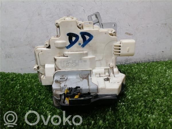 Cerradura de puerta delantera   8E1837016AA,8E1837016AA