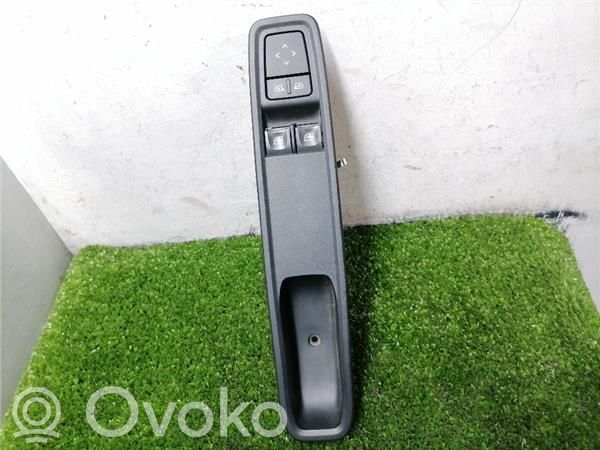 Renault Sandero I Interrupteur commade lève-vitre