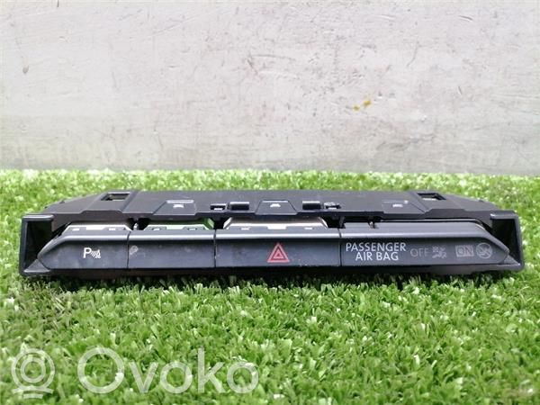 Botón interruptor de luz de peligro   3G1853770A,3G1853770A