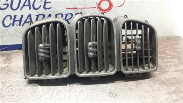 Chrysler Voyager Rejilla de ventilación central del panel 