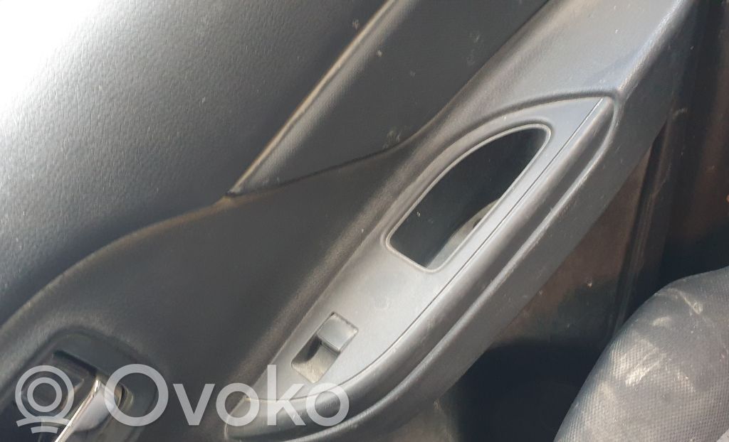 Mitsubishi L300, Cosmos Przyciski szyb 