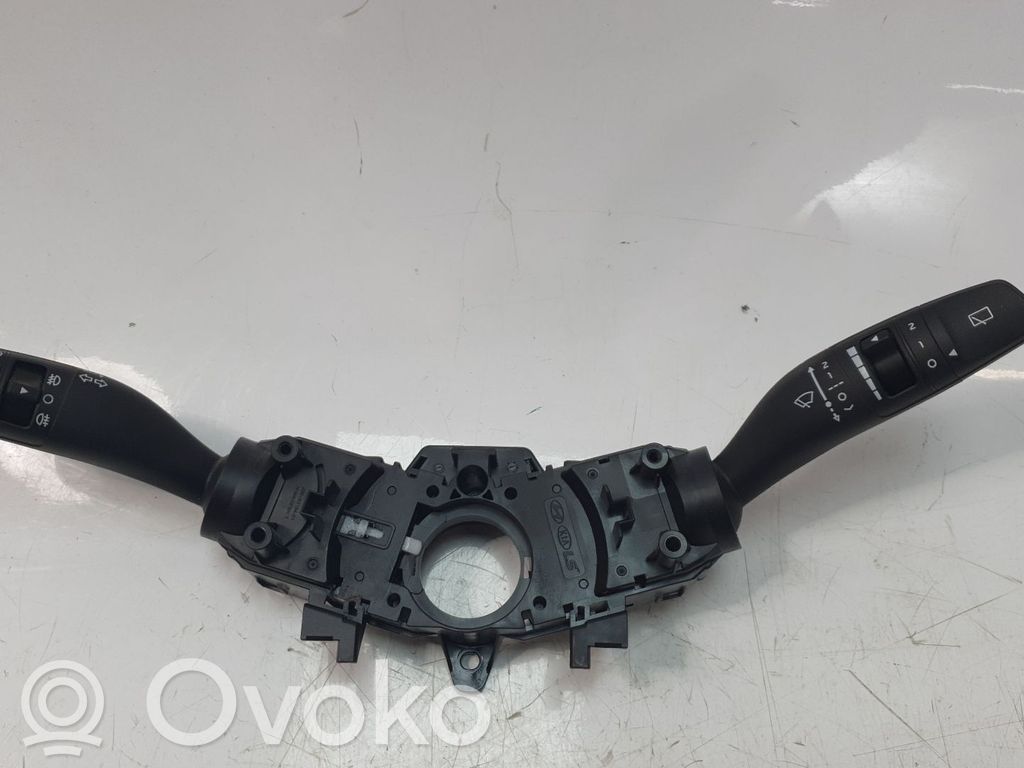 KIA Stonic Steering wheel buttons/switches 