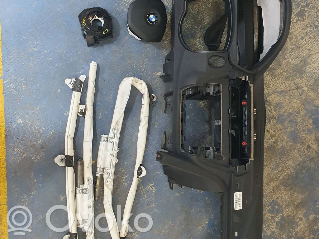 BMW 3 F30 F35 F31 Turvatyynysarja 
