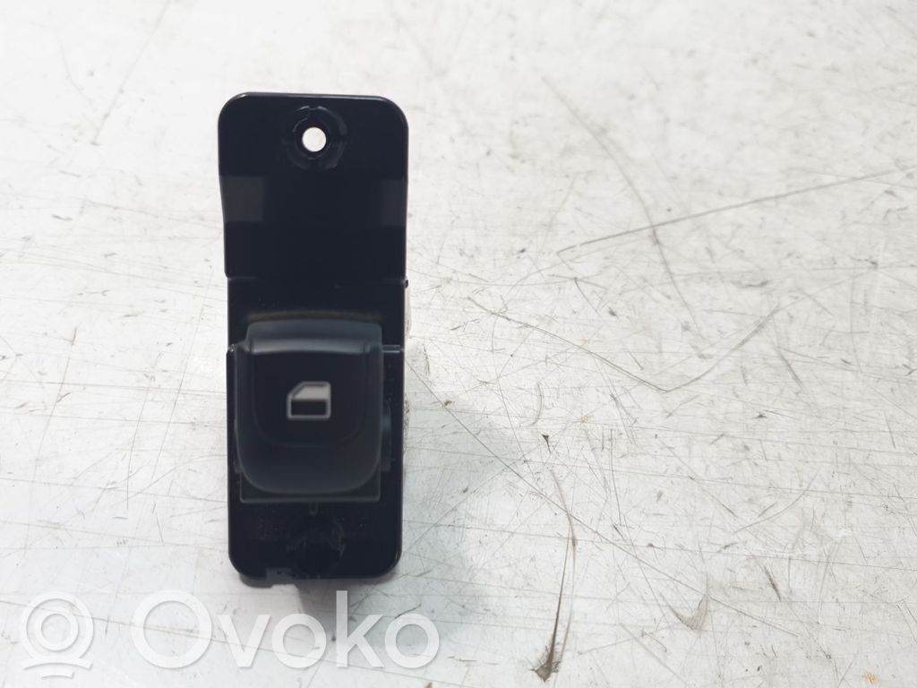 KIA Stonic Electric window control switch 