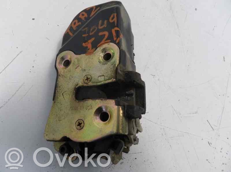 Zamek drzwi tylnych   04574023AF