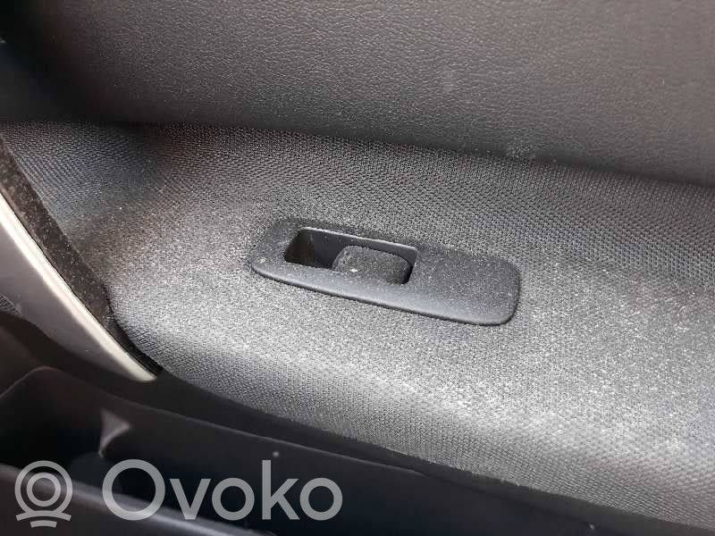 Nissan Qashqai Przyciski szyb 