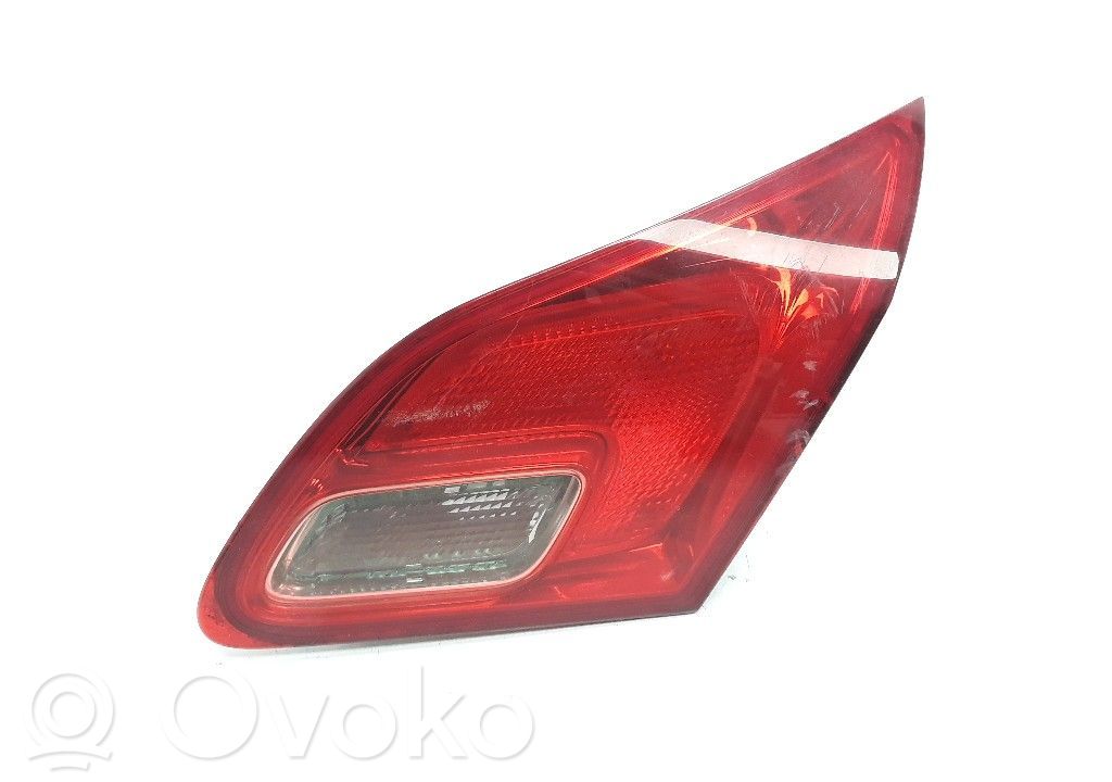 Opel Astra H Lampă spate în capacul portbagajului 