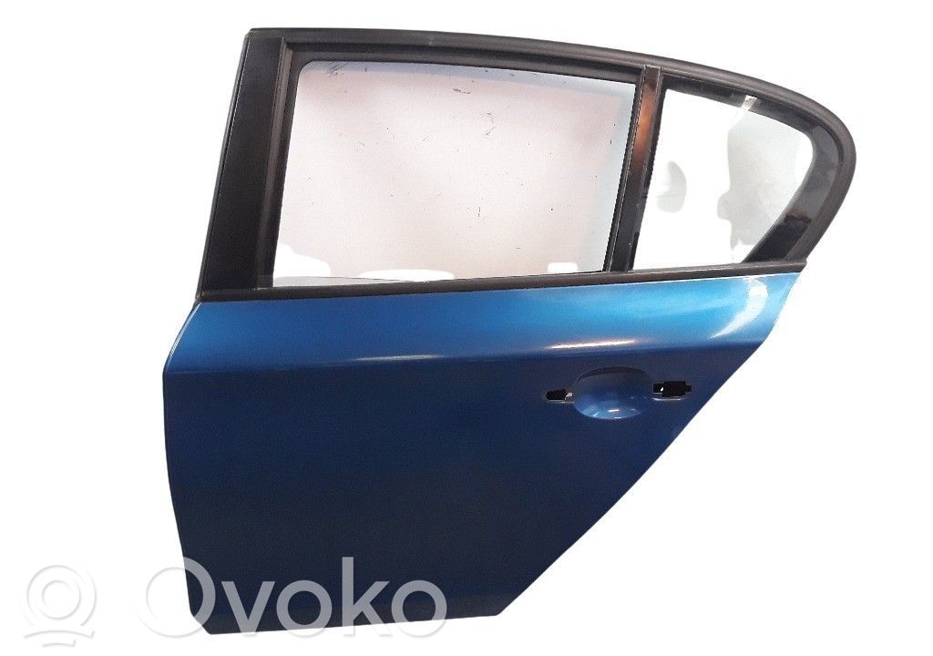 Aizmugurējās durvis   41527191017