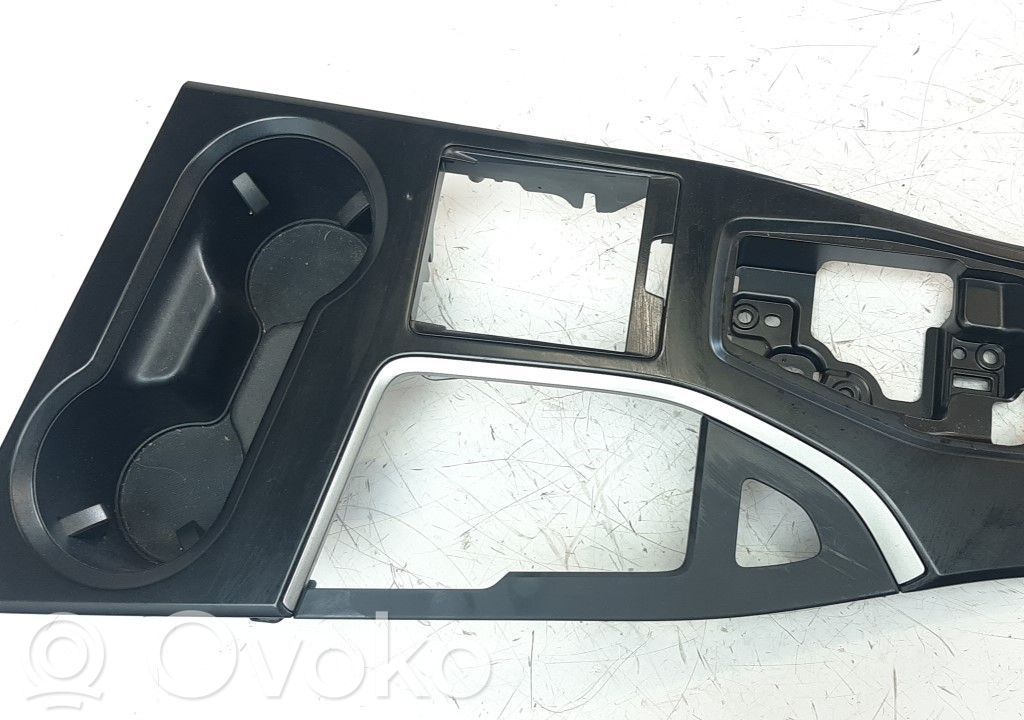 Lexus UX Garniture inférieure 