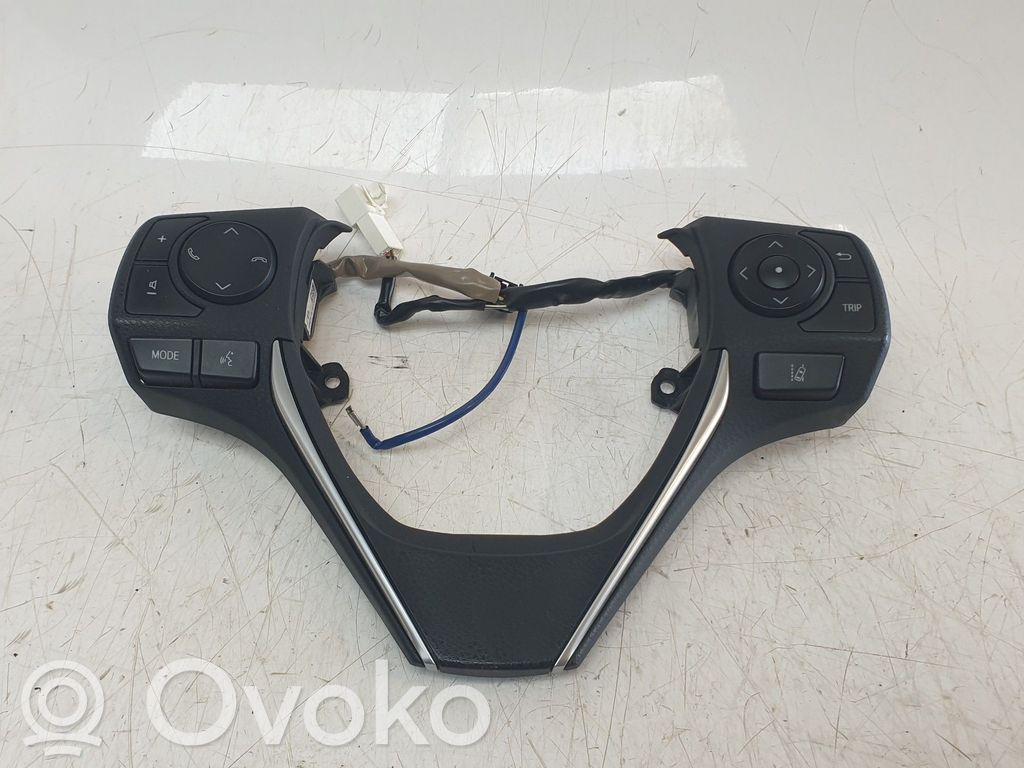 Toyota Auris E180 Interruptores/botones de la columna de dirección 
