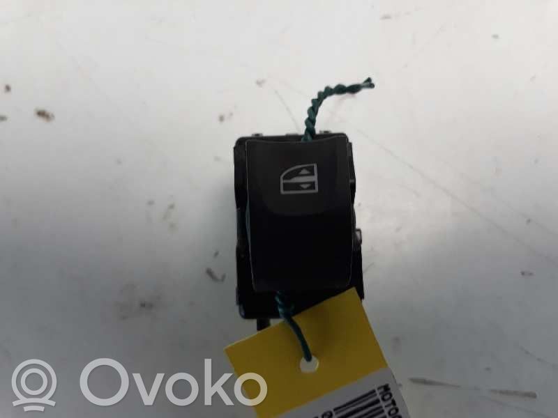 Renault Clio IV Przyciski szyb 