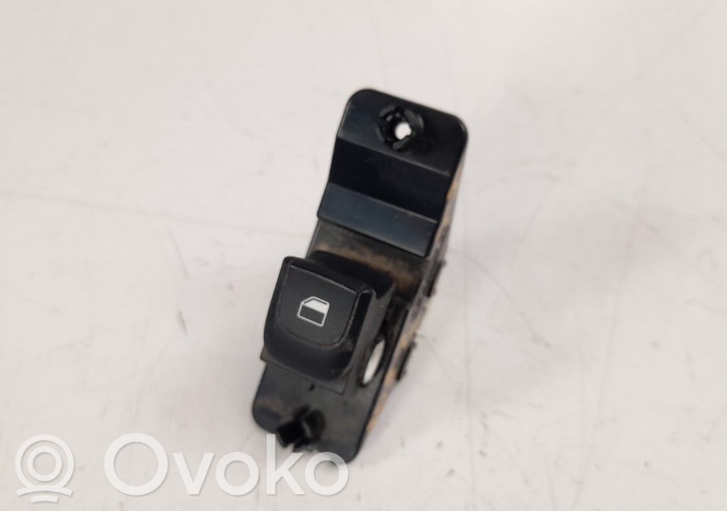 KIA Stonic Interrupteur commade lève-vitre 