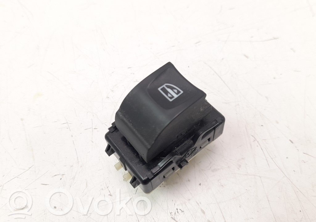 Renault Clio IV Przyciski szyb 