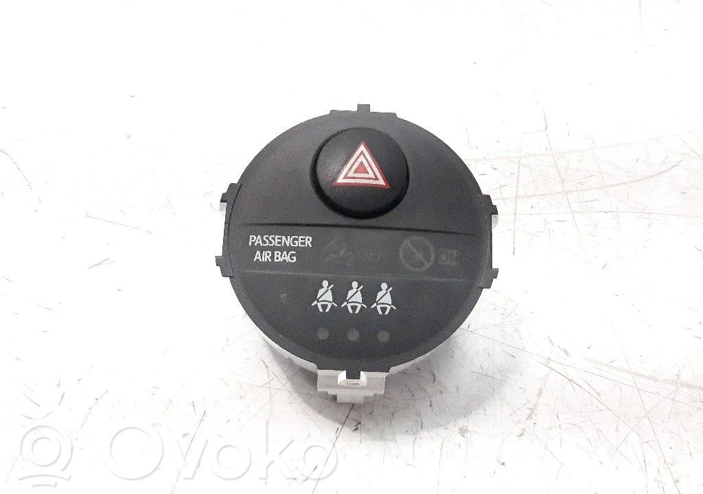 Toyota Yaris Interruttore luci di emergenza