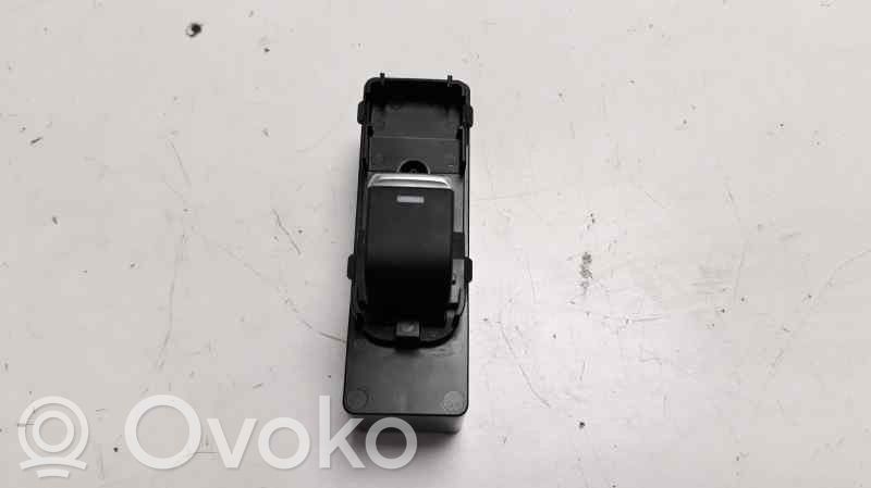 Electric window control switch   GMM666370